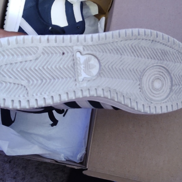 BIG KIDS TOP TENS ADIDAS 6.5Y Navy white and gray. - Picture 6 of 7